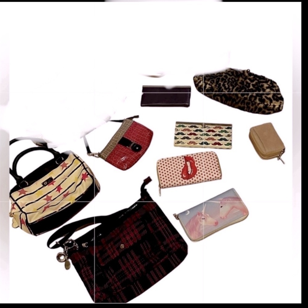 I have ⬆️ send offers. Coach, Guess, Betsy Johnson, Joe Boxer NOT ACTUAL PRICE